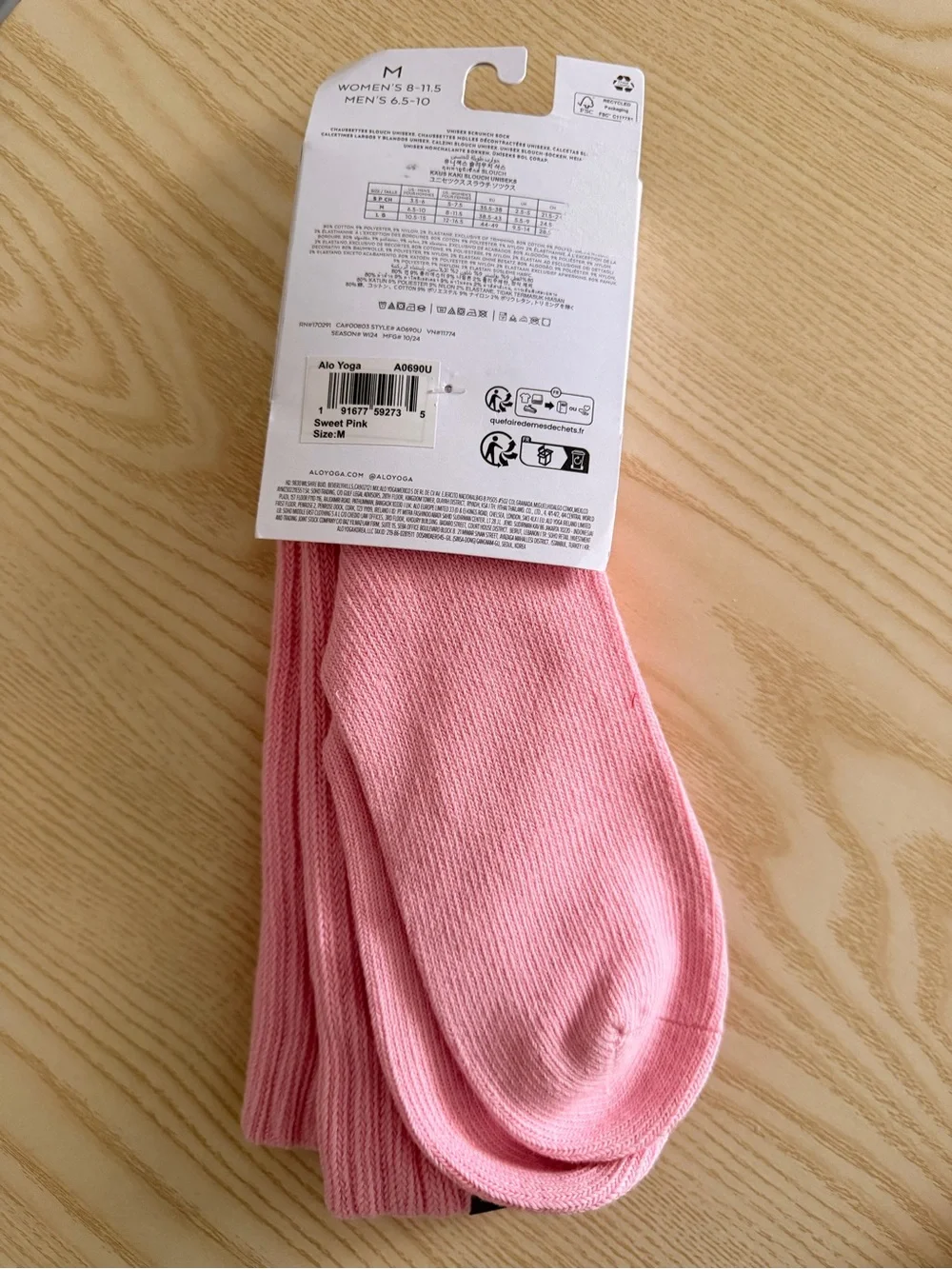 Alo Yoga Unisex Scrunch Socks in the color 